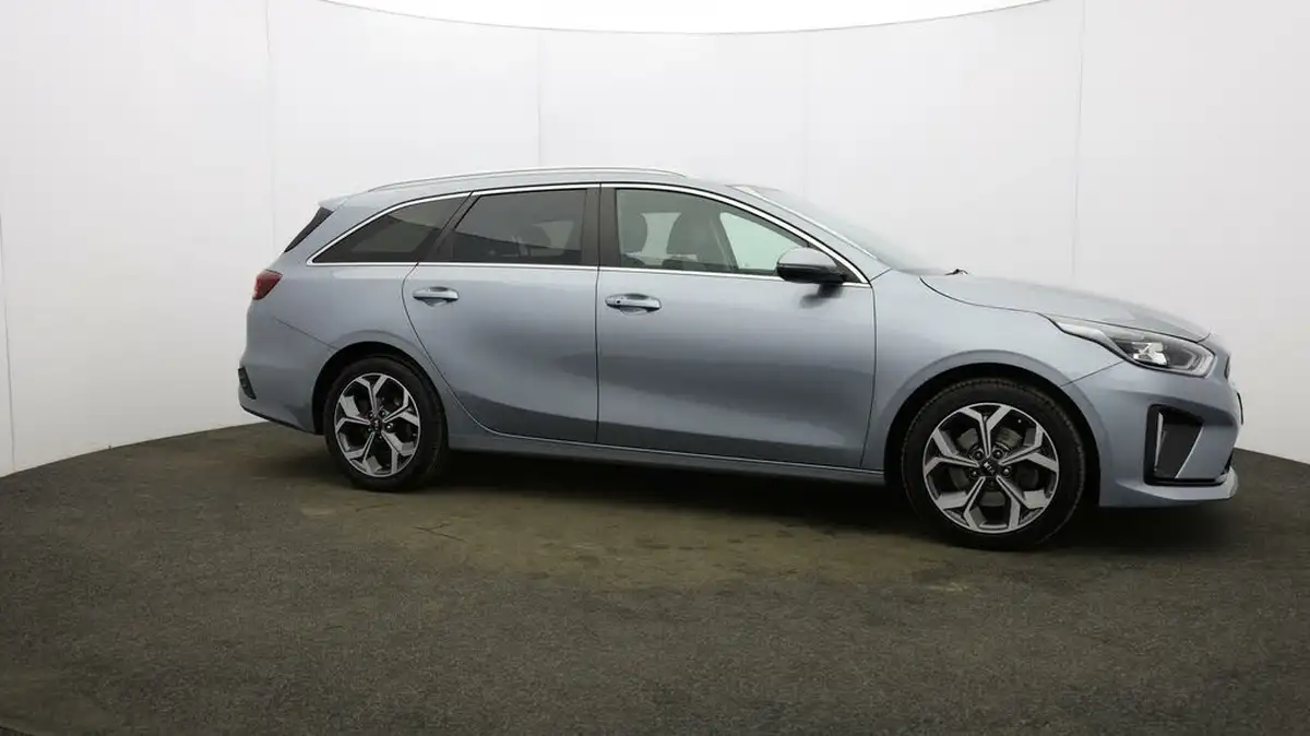 2021-kia-ceed-16-gdi-phev-3-big-40