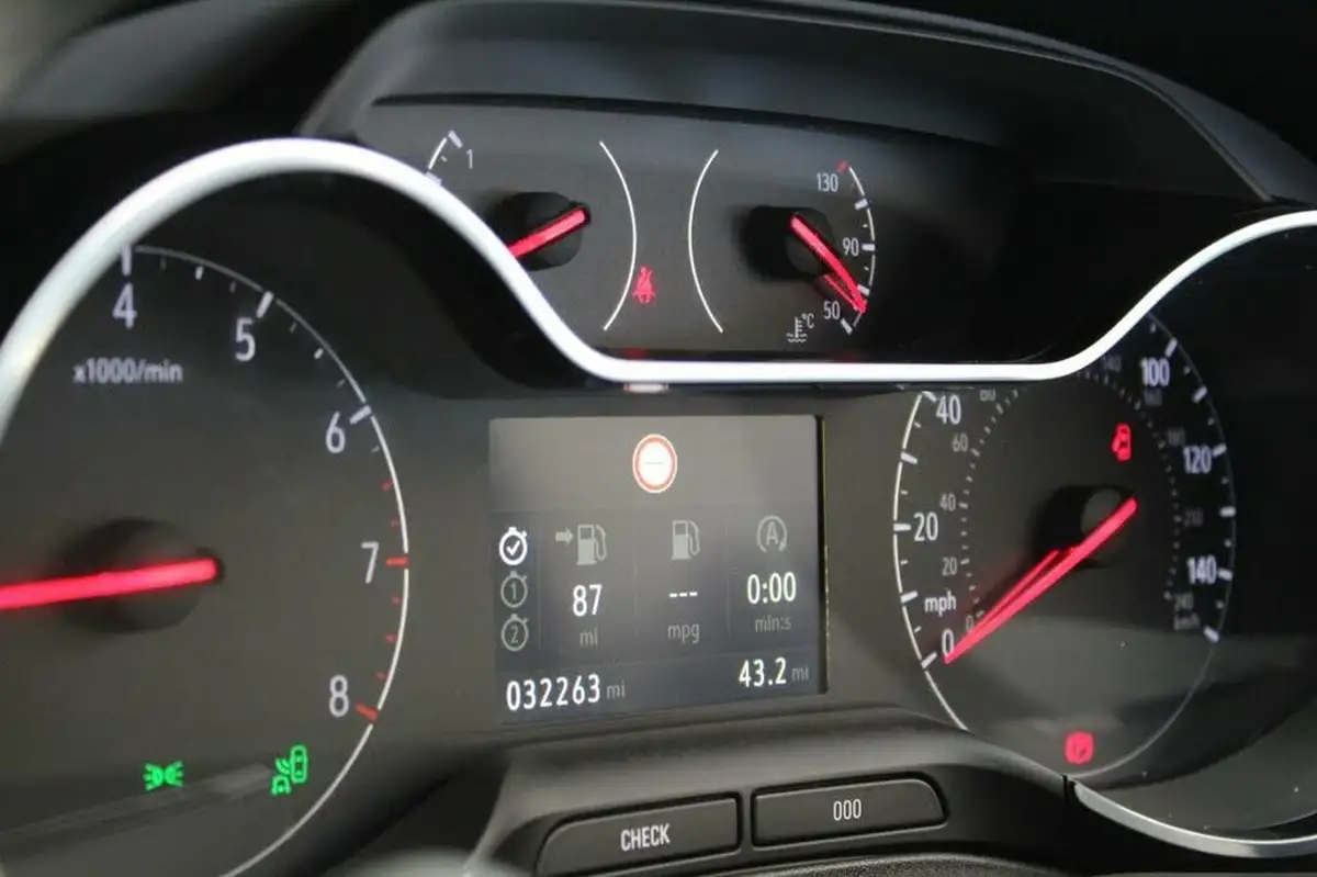 2018-vauxhall-grandland-x-12-sport-nav-130ps-big-36