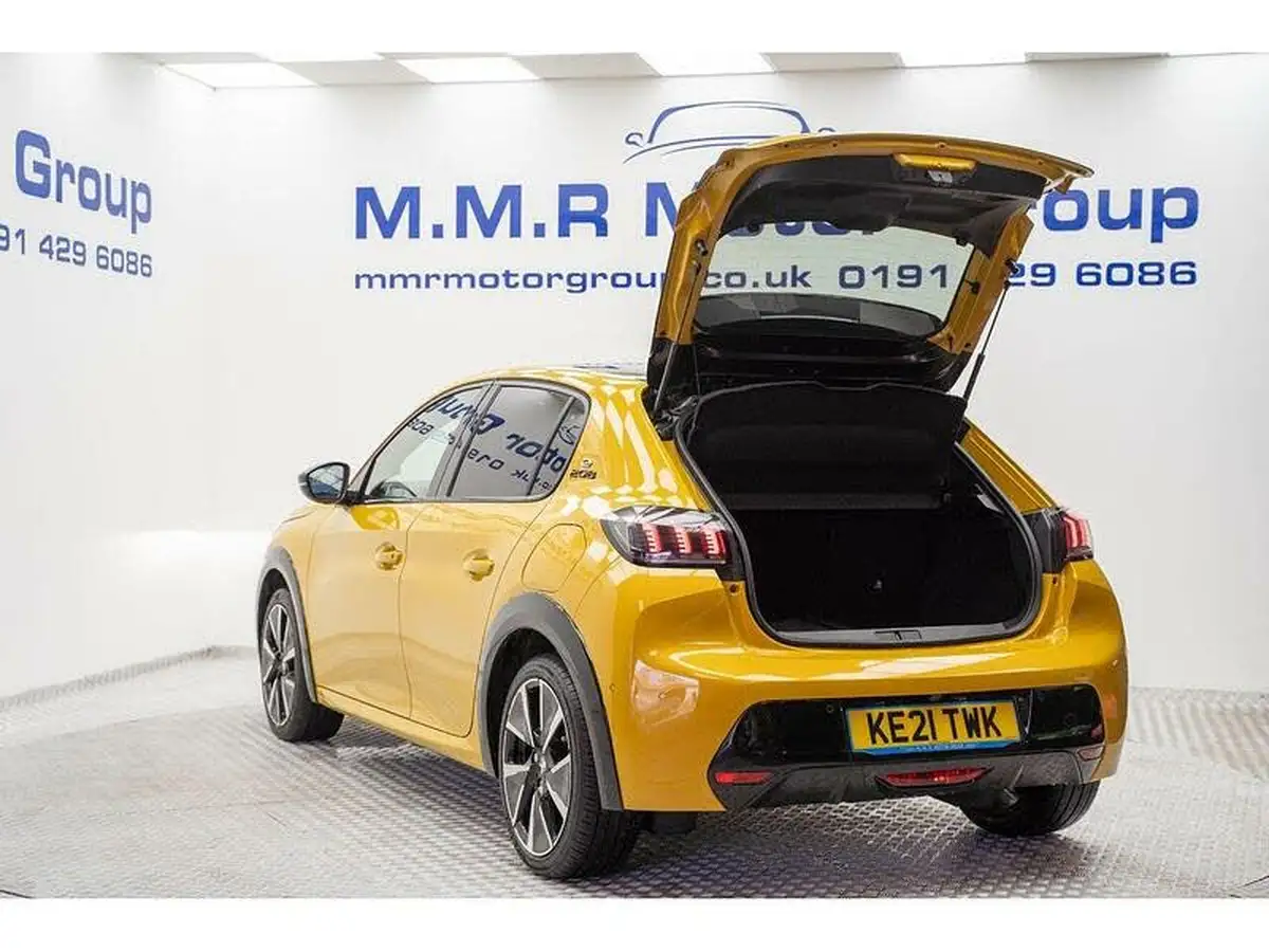 2021-peugeot-208-e-gt-50kwh-big-10