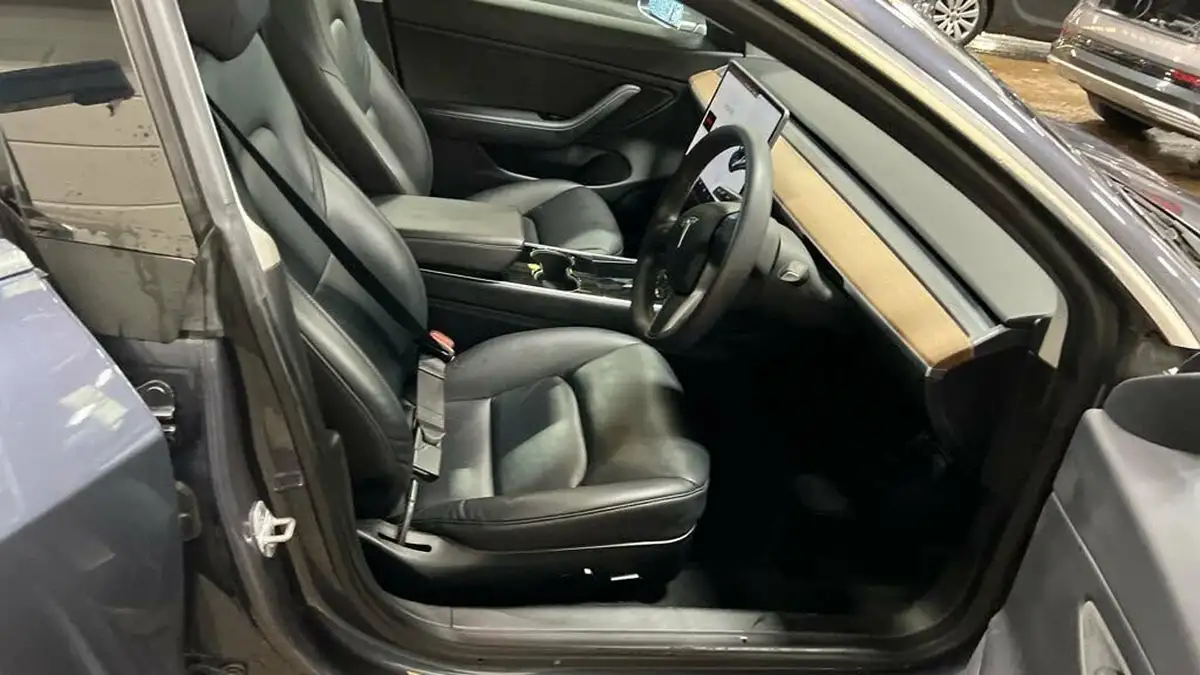2020-tesla-model-3-e-long-range-big-5