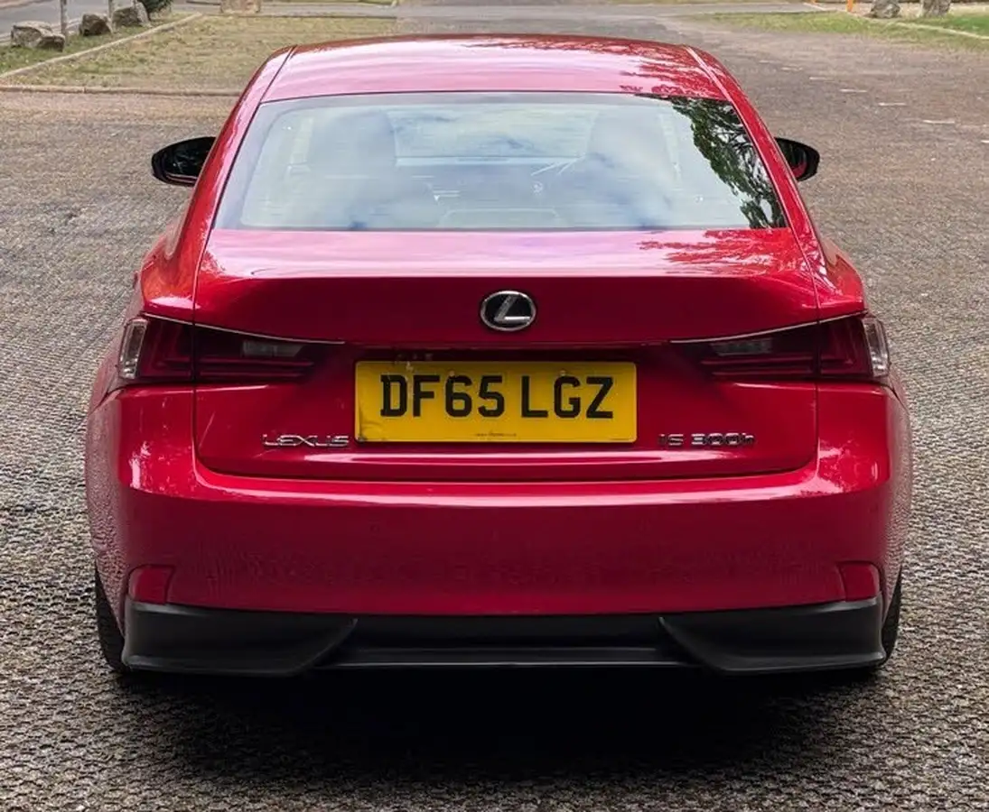 2015-lexus-is-300h-25-sport-big-8