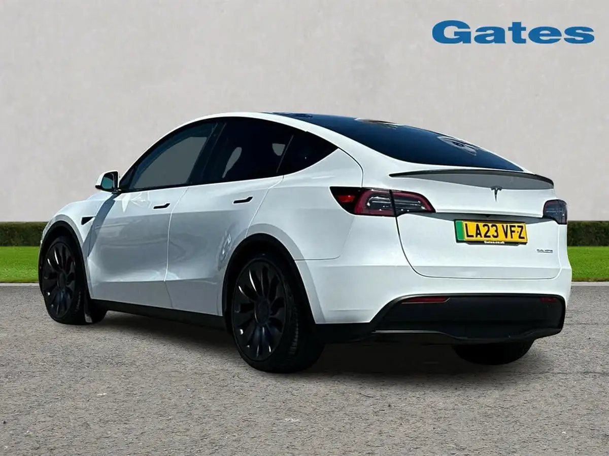 2023-tesla-model-y-e-performance-big-4
