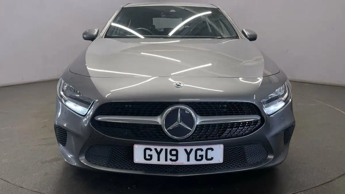 2019-mercedes-benz-a-class-15d-a180d-se-7g-dct-big-9