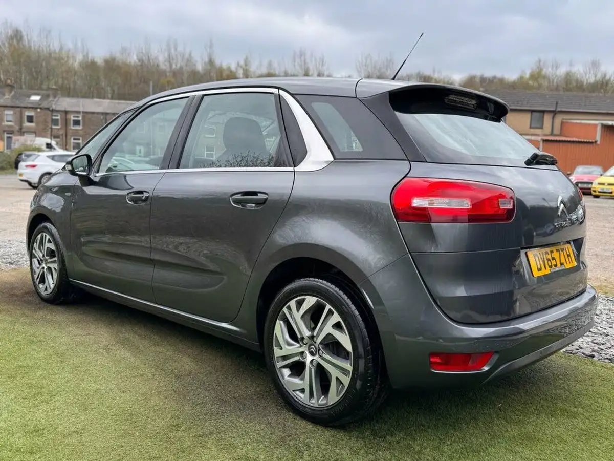 2015-citroen-c4-picasso-16bluehdi-exclusive-eat6-big-7
