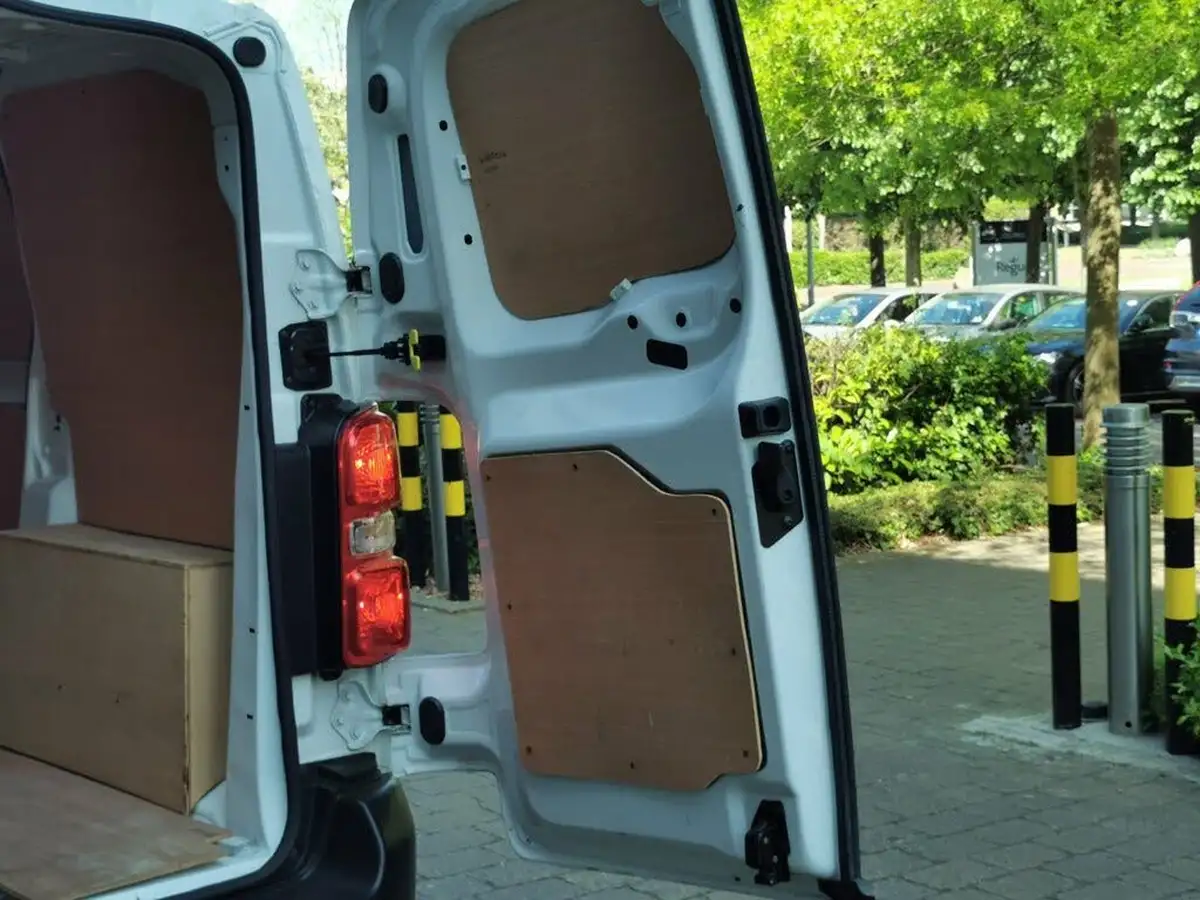 2020-peugeot-expert-15-bluehdi-professional-compact-1000-big-26
