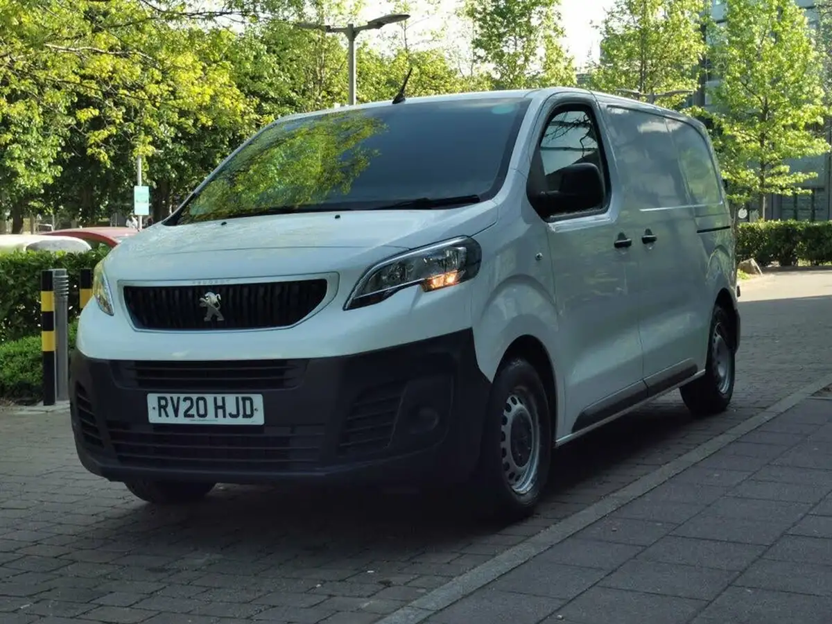 2020-peugeot-expert-15-bluehdi-professional-compact-1000-big-2