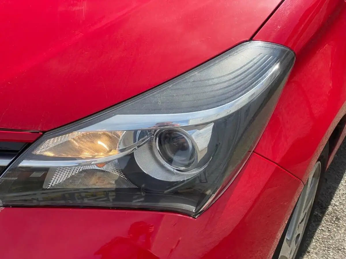 2017-toyota-yaris-15-vvt-i-icon-hybrid-big-32