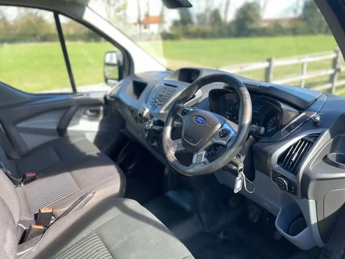 2016-ford-transit-custom-22tdci-270-l1h1-trend-125ps-panel-van-big-10