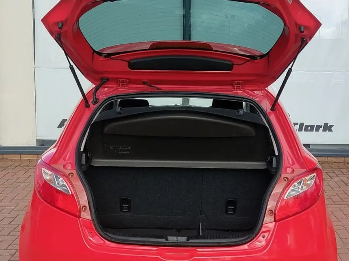 2014-mazda-mazda2-13-sport-venture-big-7