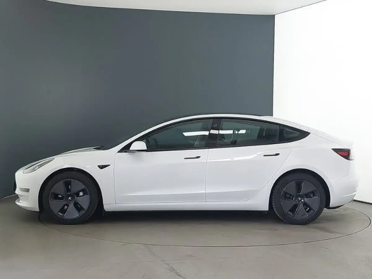 2021-tesla-model-3-e-long-range-4x4-big-3