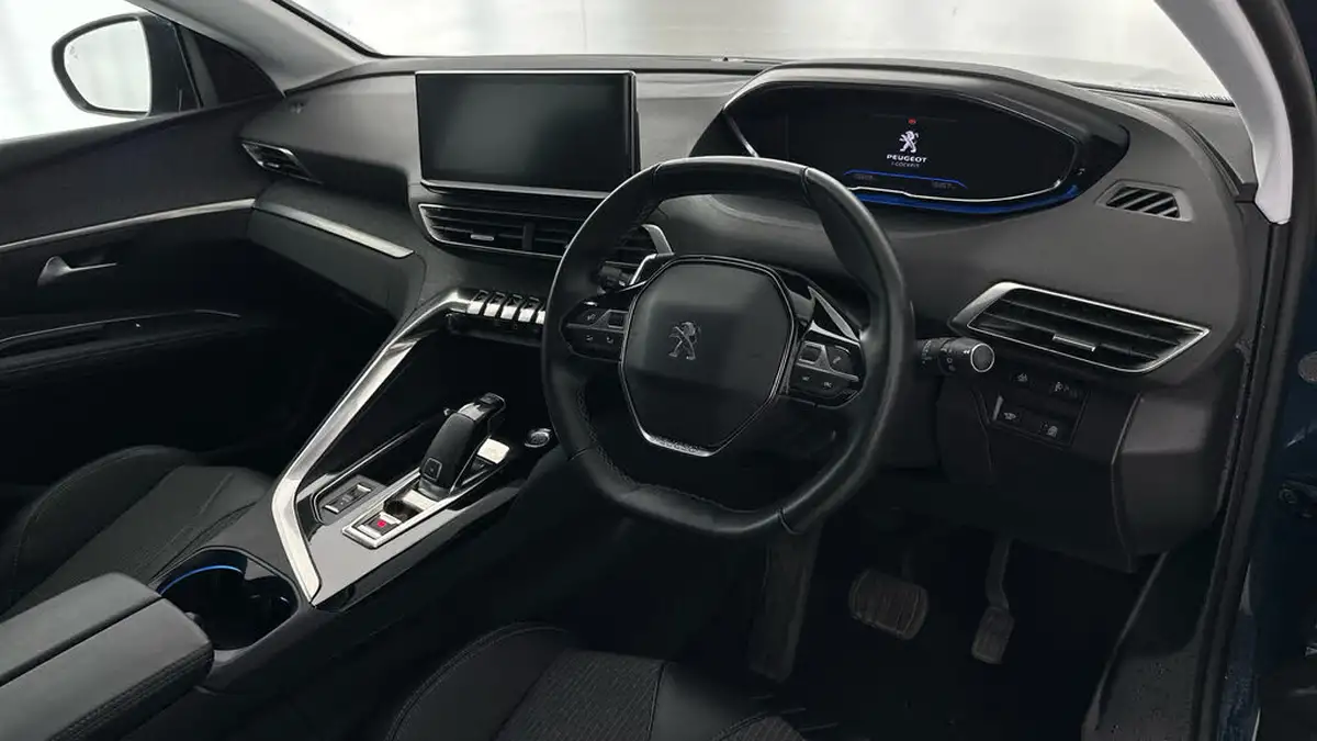 2021-peugeot-5008-suv-12-puretech-allure-premium-eat8-big-8