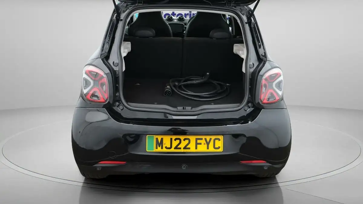 2022-smart-forfour-eq-exclusive-big-17