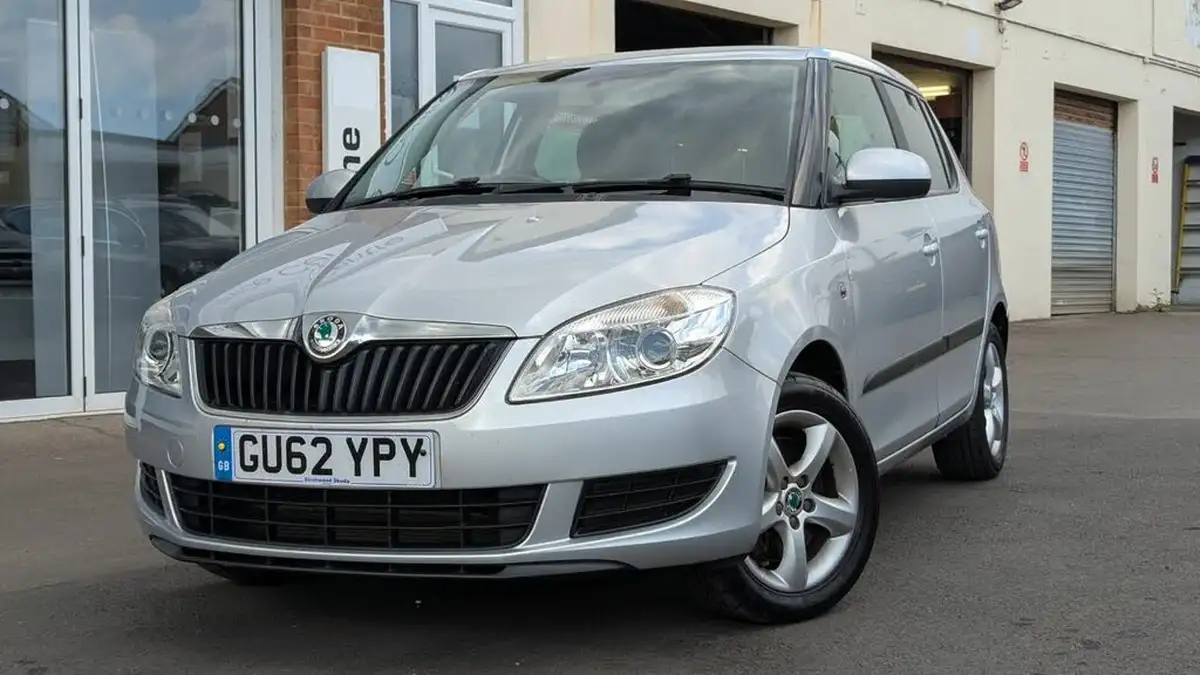 2012-skoda-fabia-12-se-plus-105ps-plus-hatchback-1197cc-dsg-big-2