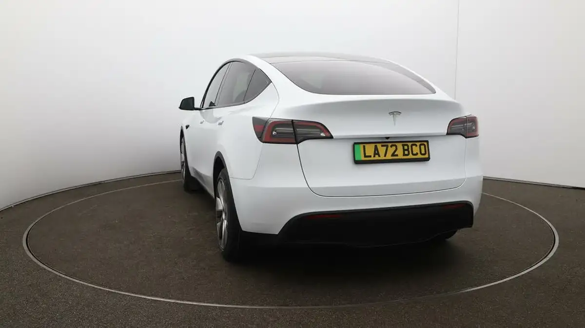 2022-tesla-model-y-e-rwd-big-51