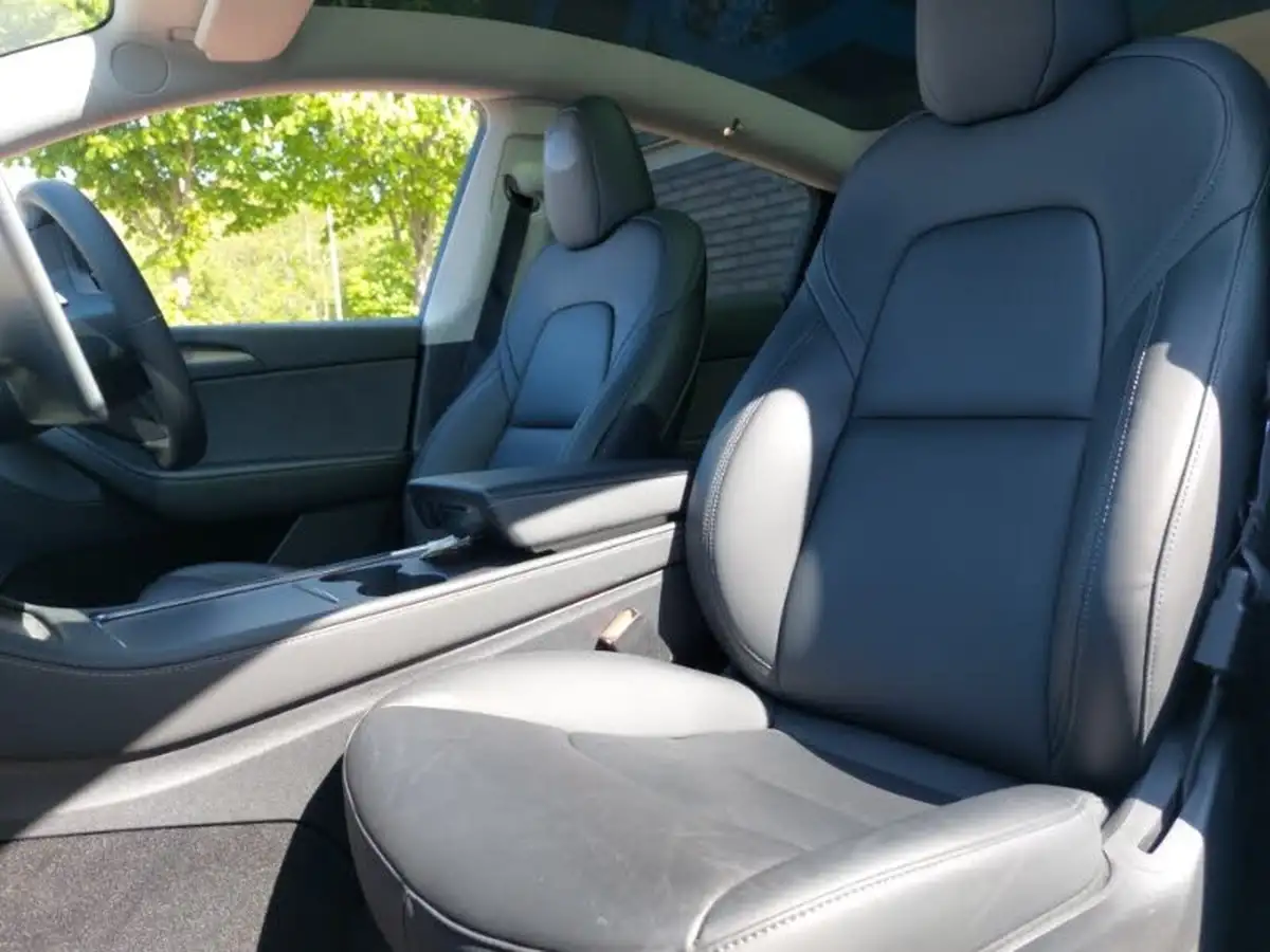 2022-tesla-model-y-e-long-range-big-11
