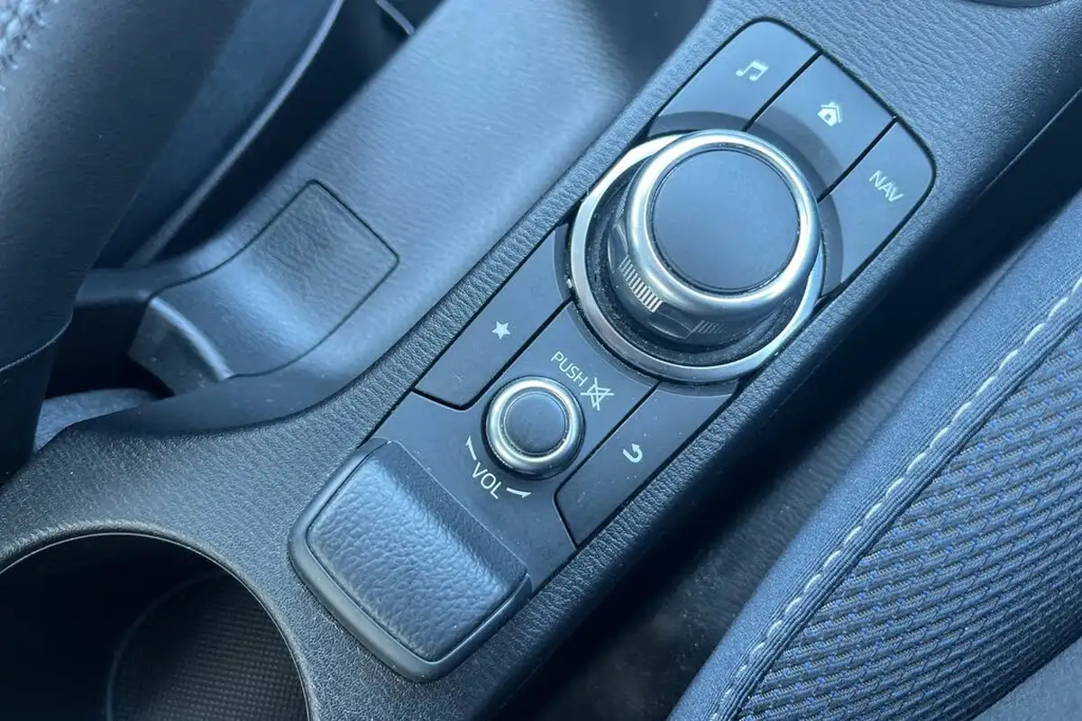 2020-mazda-mazda2-15-skyactiv-g-sport-nav-auto-big-24