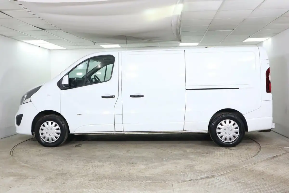 2015-vauxhall-vivaro-16cdti-sportive-2900-l2h1-panel-big-7