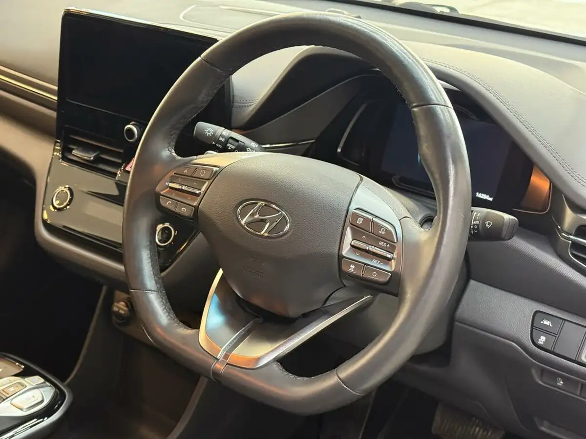 2022-hyundai-ioniq-e-premium-electric-big-33