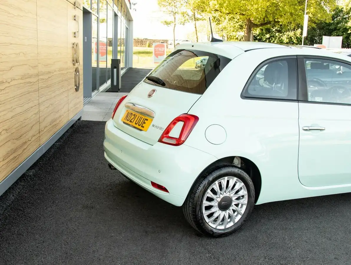 2021-fiat-500-10-lounge-big-8