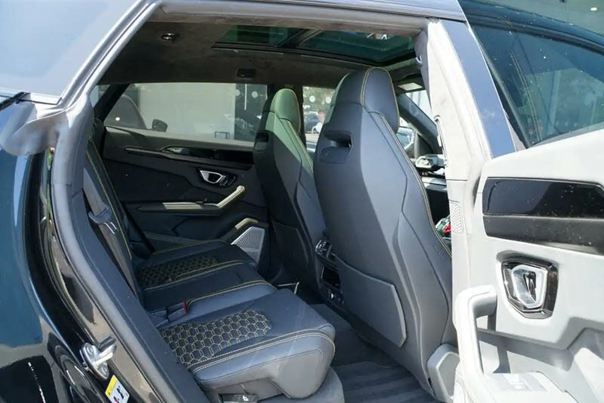 2023-lamborghini-urus-40-no-trim-big-19