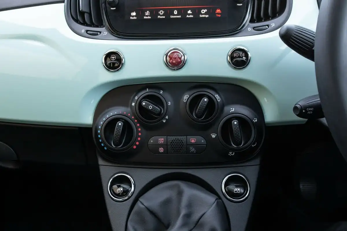2021-fiat-500-10-lounge-big-32