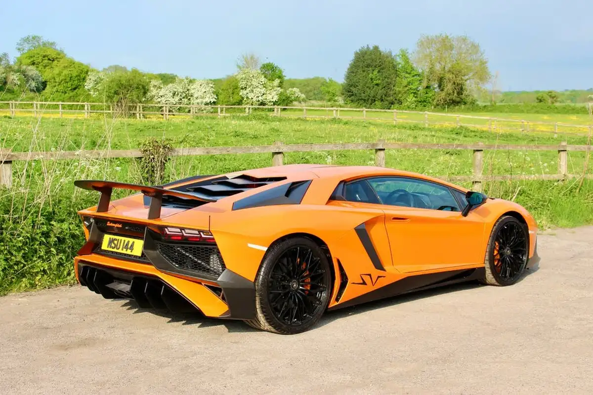 2016-lamborghini-aventador-65-lp-750-4-superveloce-coupe-big-47