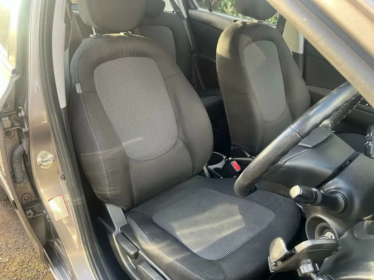2012-hyundai-i20-14-style-99bhp-big-18