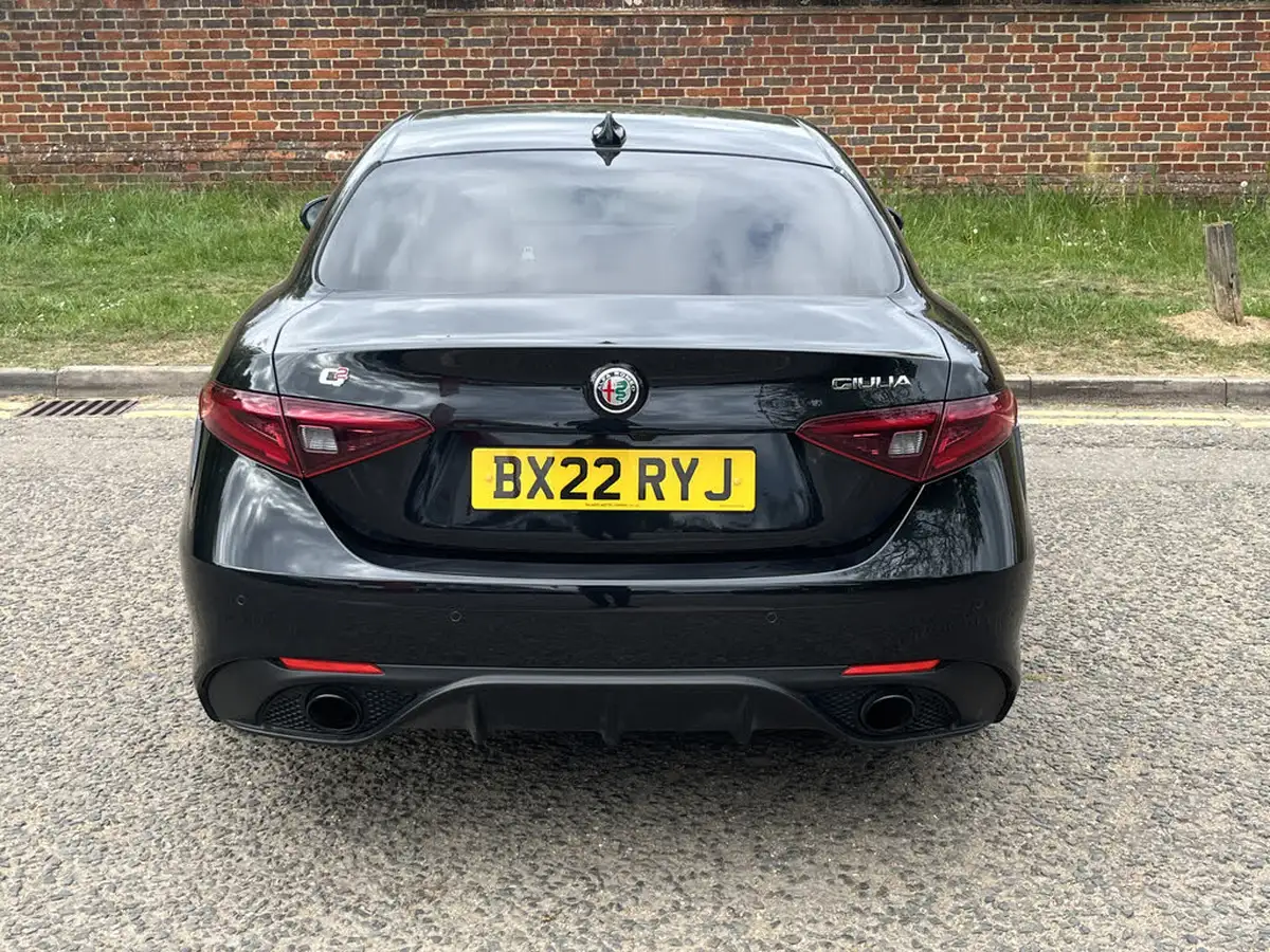 2022-alfa-romeo-giulia-20-veloce-big-2