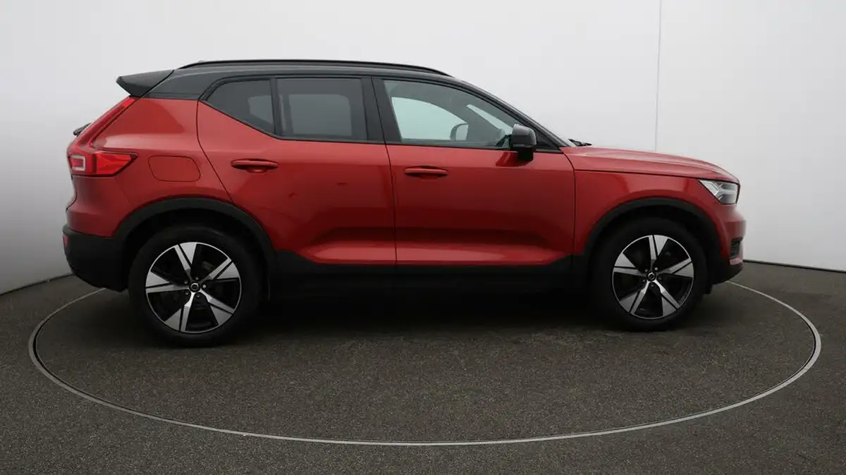 2022-volvo-xc40-15-t4-r-design-big-40