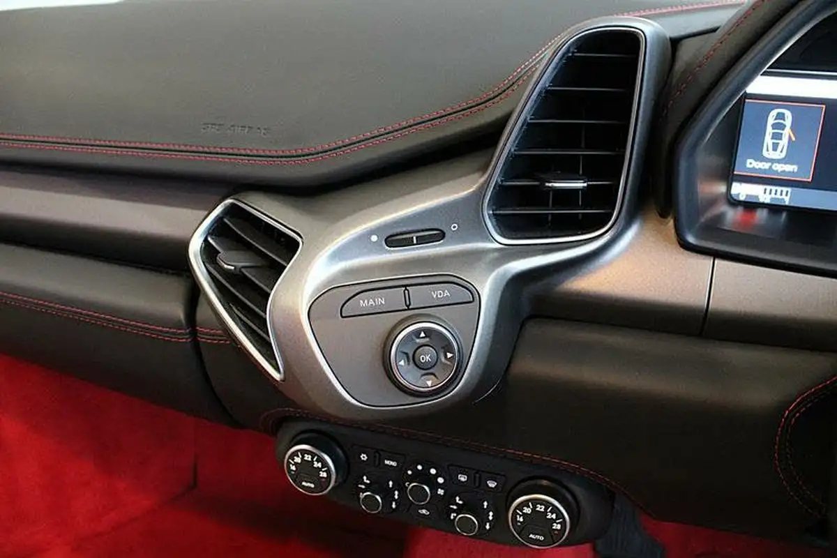 2012-ferrari-458-45-italia-big-22