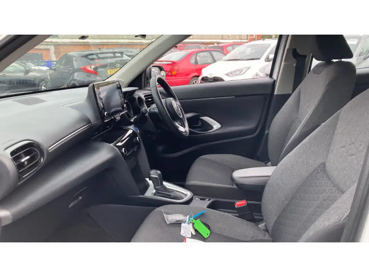 2023-toyota-yaris-cross-15-vvt-i-icon-big-9
