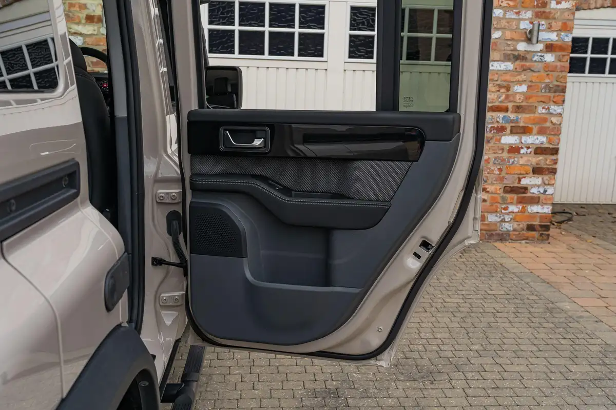 2024-ineos-grenadier-30-286pseu6d2-seat-commercial-panel-van-big-40
