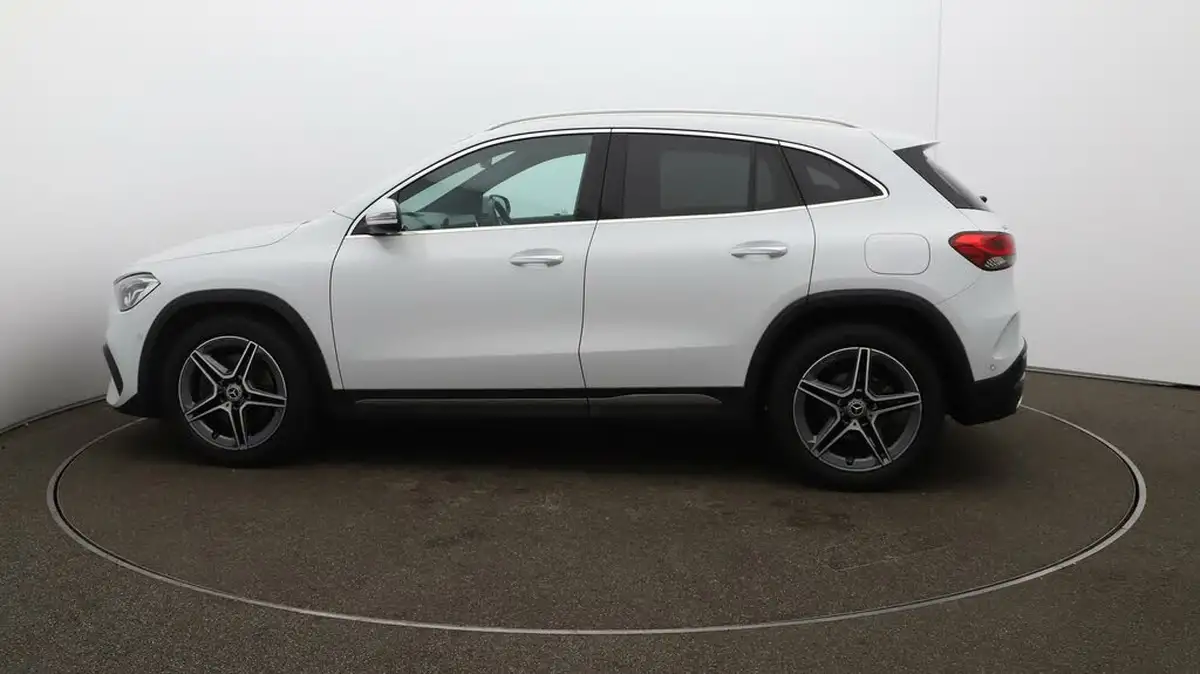 2022-mercedes-benz-gla-class-13-gla-180-amg-line-premium-big-54
