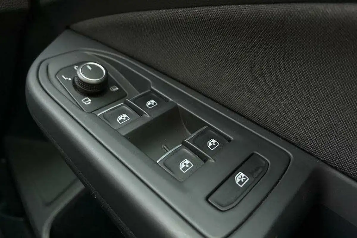 2021-volkswagen-golf-20tdi-gtd-big-15