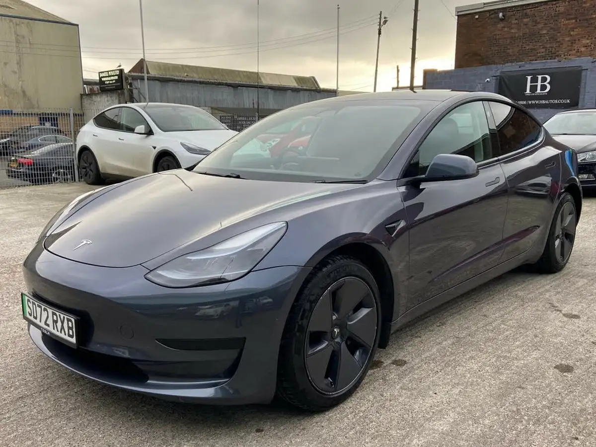 2022-tesla-model-3-e-rwd-big-8