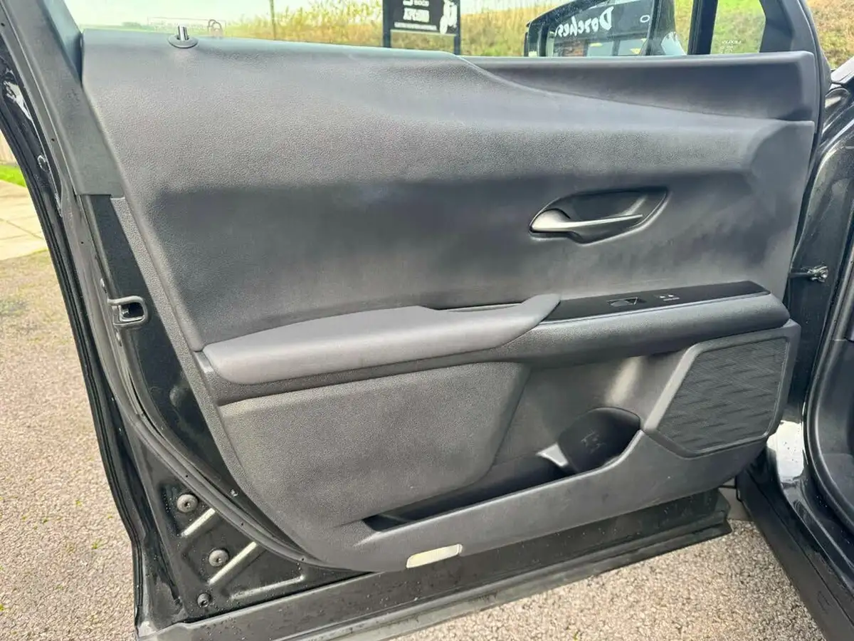 2020-lexus-ux-250h-20-ux-without-navigation-big-37