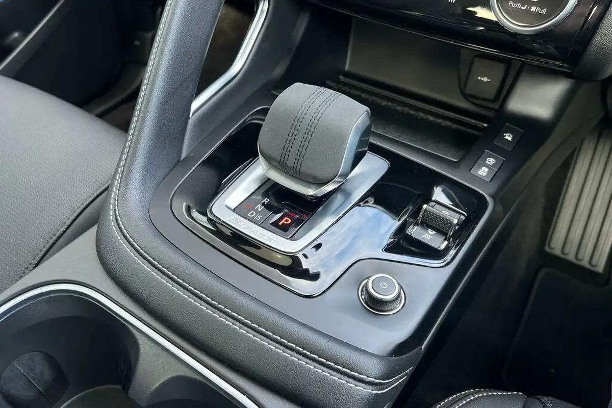 2023-jaguar-e-pace-20-d200-r-dynamic-se-black-big-56