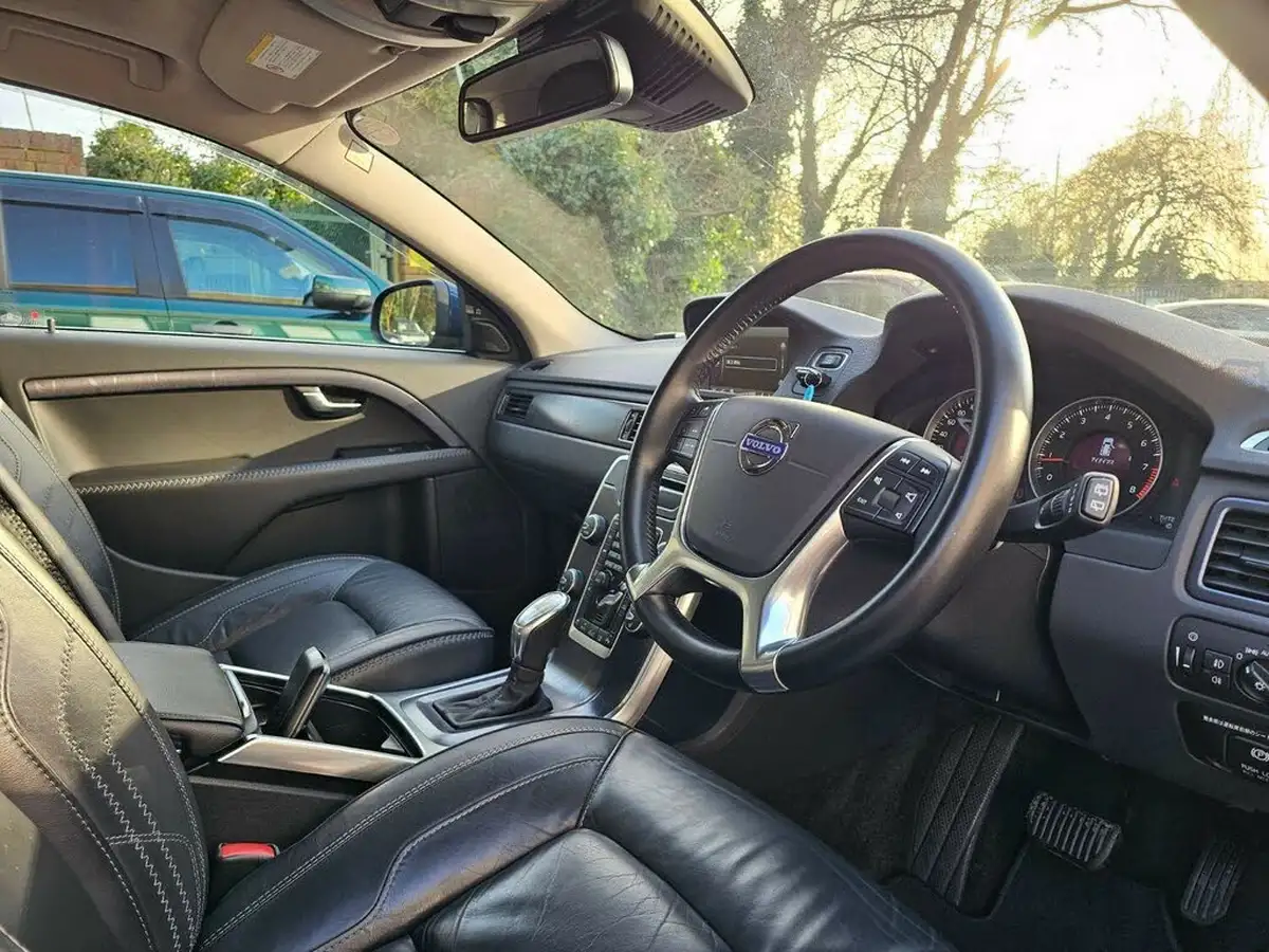 2012-volvo-v70-16-t4-se-lux-big-4