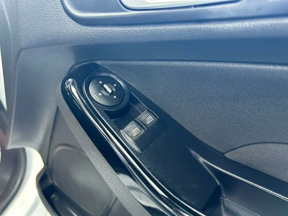 2014-ford-fiesta-10-zetec-100ps-ecoboost-ss-5d-big-25