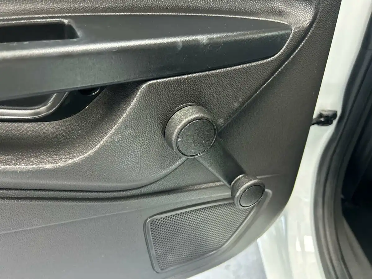 2014-ford-fiesta-10-zetec-100ps-ecoboost-ss-5d-big-49