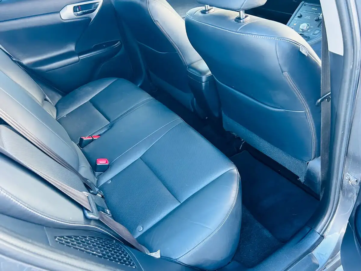 2013-lexus-ct-200h-18-premier-big-12