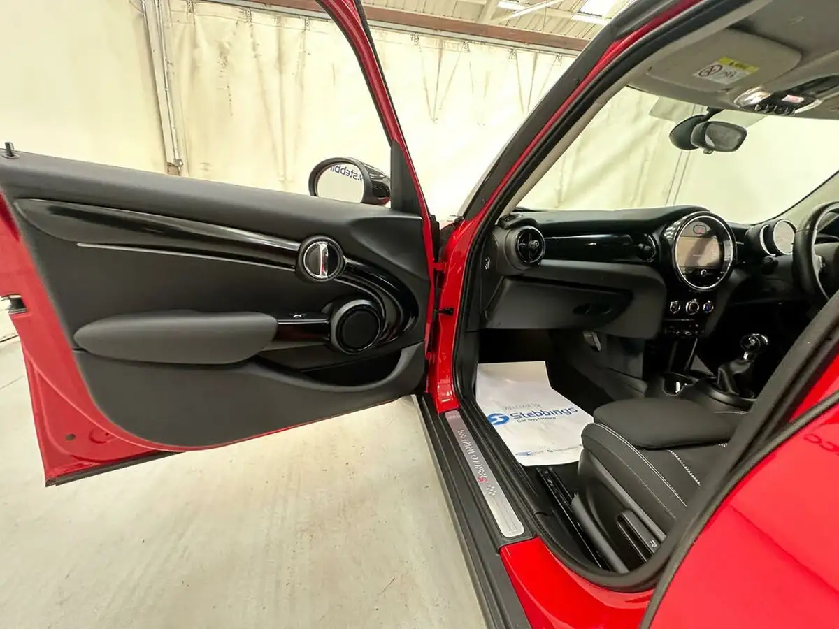 2021-mini-cooper-20-cooper-s-classic-hatchback-5d-big-30
