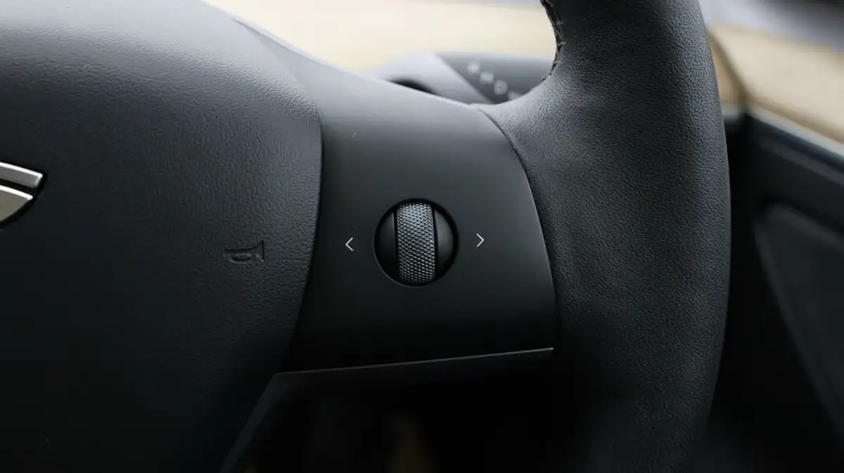 2021-tesla-model-3-e-long-range-awd-big-24