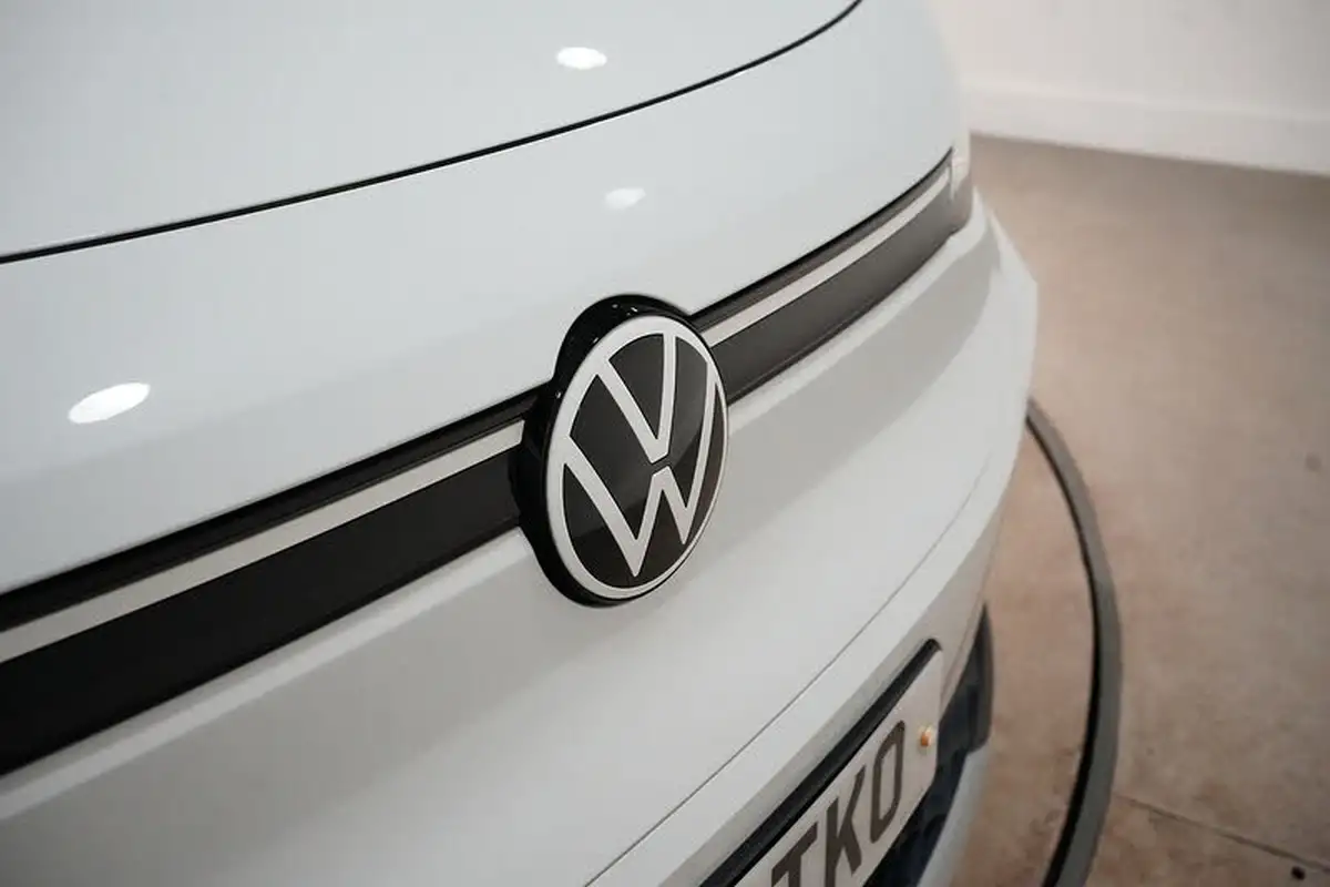 2021-volkswagen-id4-e-first-edition-big-17