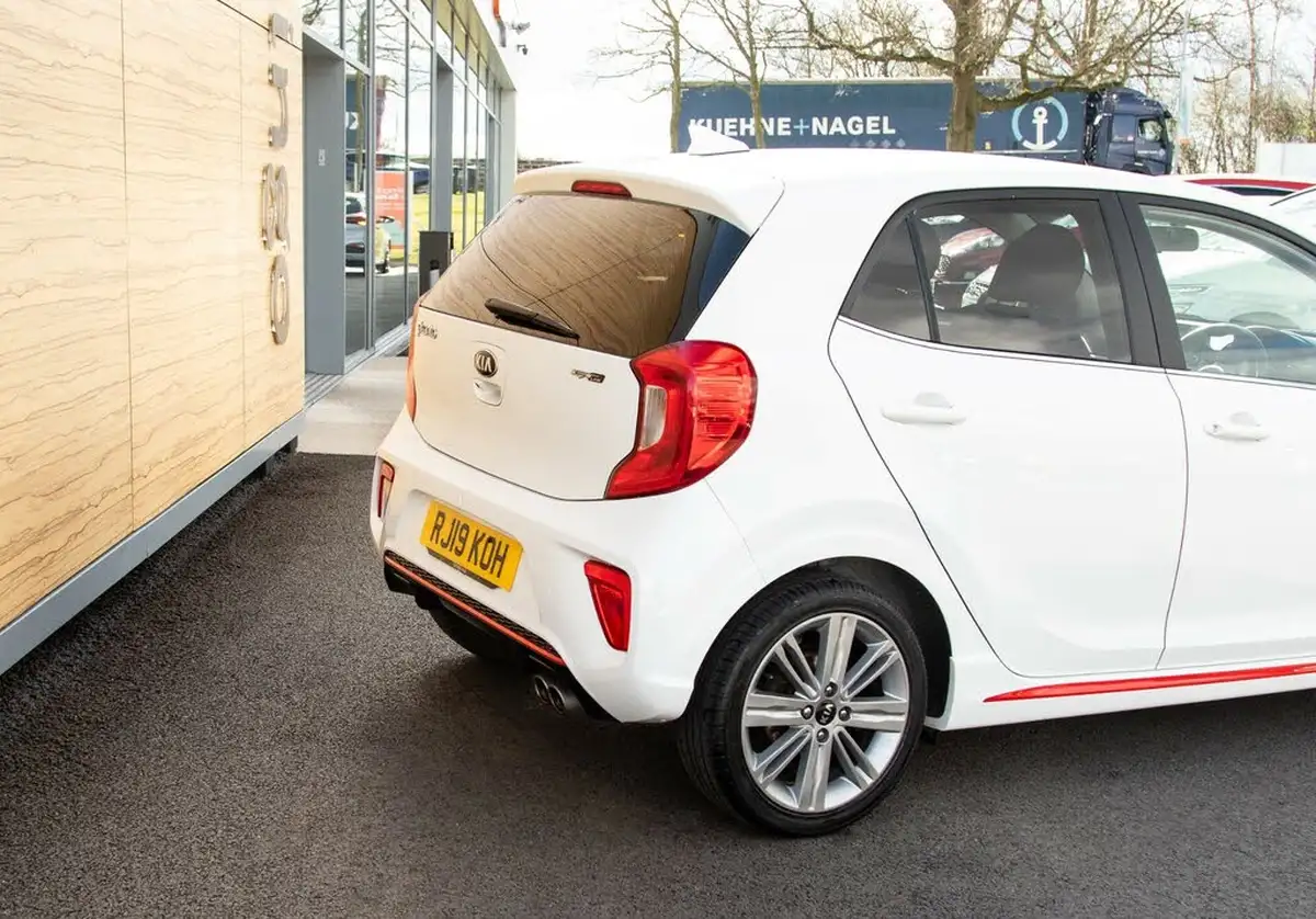 2019-kia-picanto-125-gt-line-big-8
