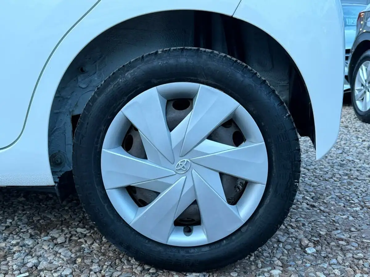 2018-toyota-aygo-10-vvt-i-x-play-71bhp-5d-x-shift-big-20