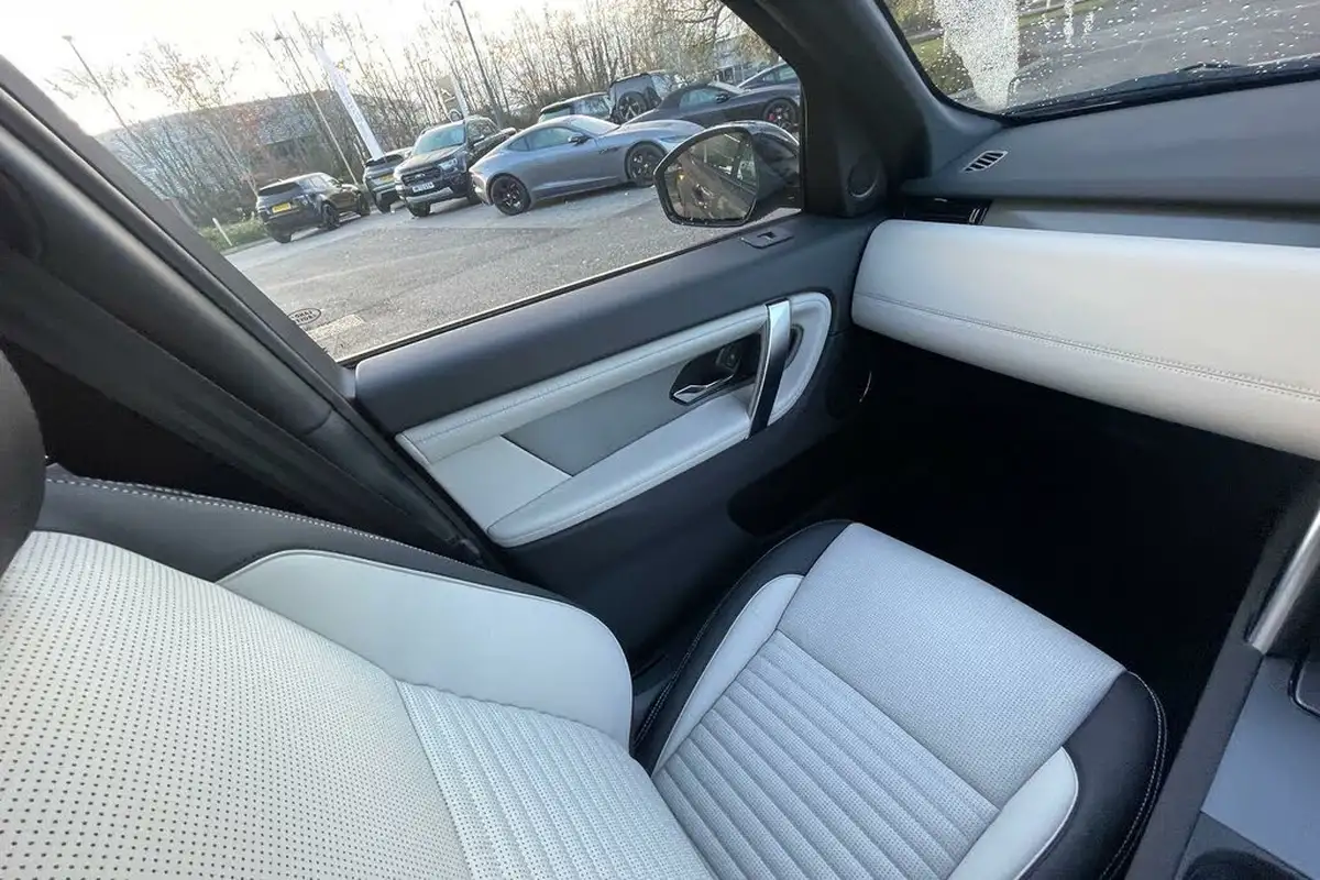 2024-land-rover-discovery-sport-20-d200-dynamic-hse-big-12
