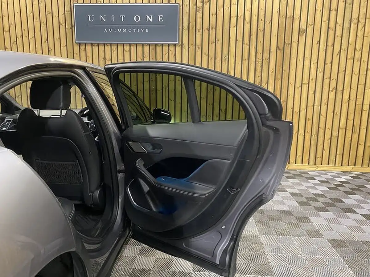 2022-jaguar-i-pace-ev400-hse-black-big-34