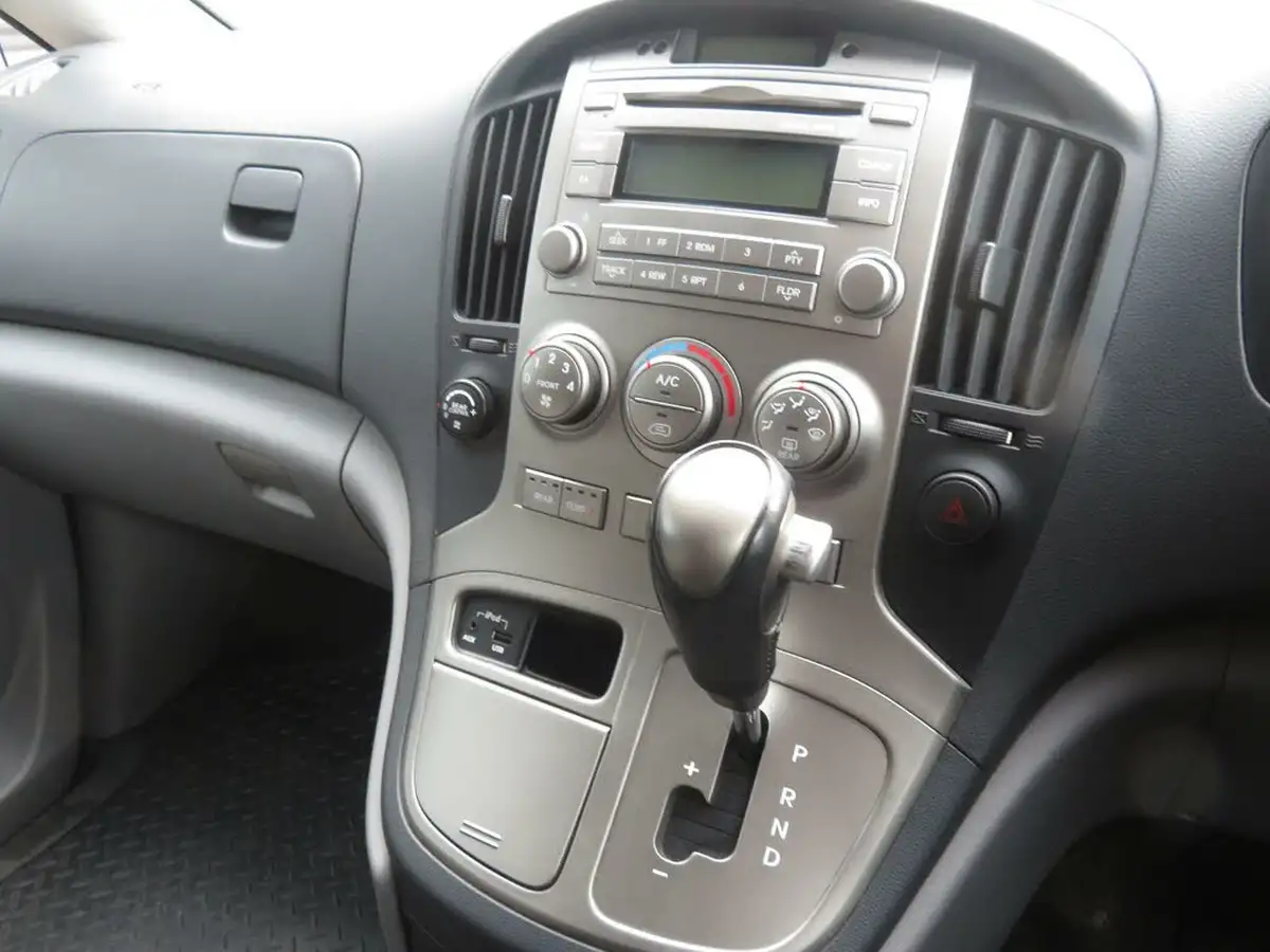 2012-hyundai-i800-25td-style-25crdi-170ps-auto-big-20