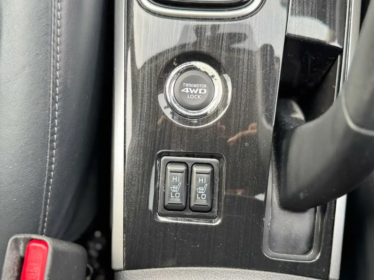 2016-mitsubishi-outlander-20-gx4h-phev-big-47